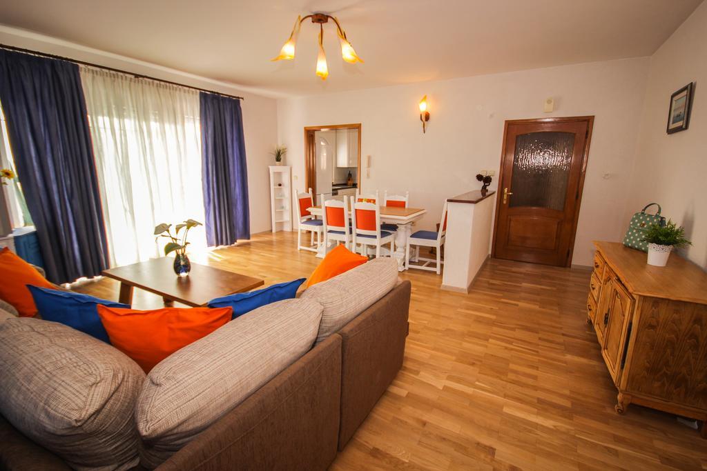 Apartmani Kristijan Єсенице Екстер'єр фото